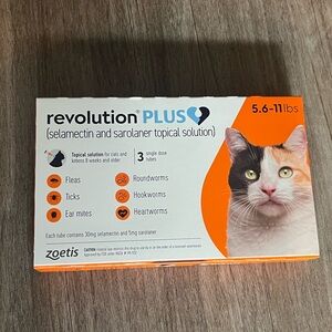 Flea and tick topical for medium cats 5.6-11 lbs 
3 month supply
Exp 02/2028